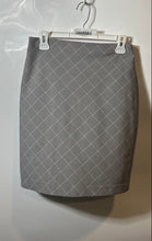 Load image into Gallery viewer, Express Womens Gray White Windowpane Check Back Zip Straight &amp; Pencil Skirt Sz 6
