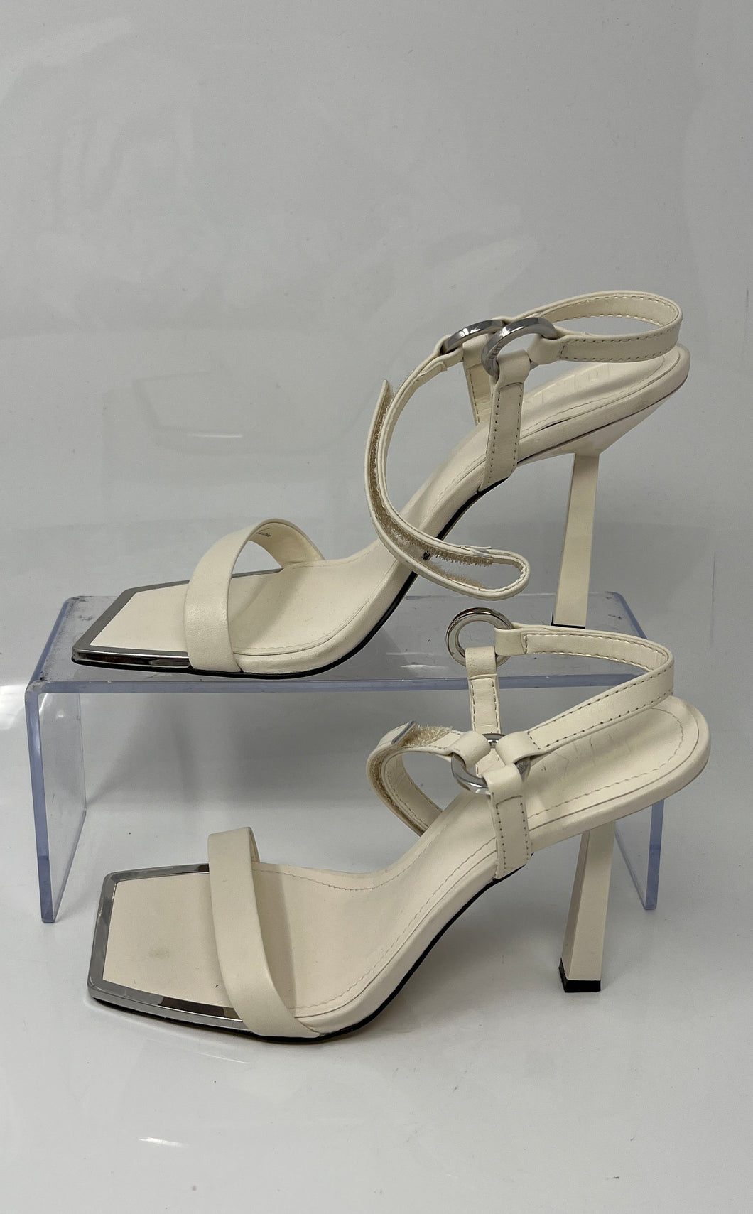 DKNY Womens Rance K1300867 White Leather Stiletto Ankle Strap Sandals Size 6.5M