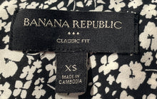 Load image into Gallery viewer, Banana Republic Womens White Black Floral Classic Fit Button-Up Shirt Size XS
