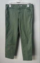 Load image into Gallery viewer, Old Navy Womens Green Pixie Flat Front Straight Leg Chino Pants Size 6
