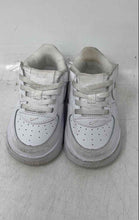 Load image into Gallery viewer, Nike Kids Force 1 Low EasyOn FN0236 White Hook &amp; Loop Sneaker Shoes Size 7C
