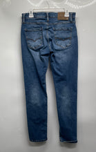 Load image into Gallery viewer, Guess Mens Blue Medium Wash Pockets Denim Slim Tapered Leg Jeans Size 30x32
