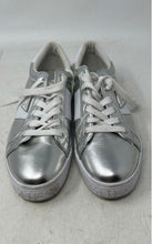 Load image into Gallery viewer, Guess Womens Astray Silver White Low Top Lace-Up Sneaker Shoes Size 8.5M
