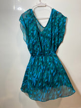Load image into Gallery viewer, Express Womens Multicolor Printed Sleeveless V-Neck Pullover Mini Dress Size M
