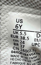 Load image into Gallery viewer, Nike Kids Air Jordan Max Aura 4 White Red Lace-Up Basketball Shoes Size 6Y
