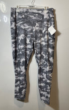 Load image into Gallery viewer, Reebok Womens Gray White Camo Precision High Rise 7/8 Ankle Leggings XL With Tag
