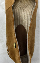 Load image into Gallery viewer, Luxe Womens Brown Leather Low Top Closed Toe Slip-On Flats Size 8
