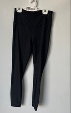 Load image into Gallery viewer, Lululemon Womens Black 3D Jacquard High-Rise Activewear Cropped Leggings Size 6

