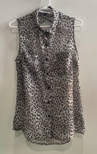 Load image into Gallery viewer, Forever 21 Womens Black White Animal Print Sleeveless Button-Up Shirt Size M
