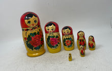 Load image into Gallery viewer, Set Of 7 Pieces Matryoshka Floral Print Wooden Russian Nesting Doll
