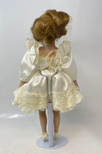 Load image into Gallery viewer, 2 Pcs Franklin Heirloom Disney Cinderella &amp; Brinn&#39;s Collectible Porcelain Dolls
