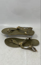 Load image into Gallery viewer, Michael Kors Womens MK Plate Gold Flat Thong Sandals Size 8M
