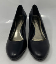 Load image into Gallery viewer, Authentic Lauren Ralph Lauren Womens Hala 11739 Black Pump Heels Size 9 B
