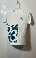 Load image into Gallery viewer, Air Jordan Boys Multicolor Short Sleeve Crew Neck Basketball T-Shirt Sz M 10-12Y
