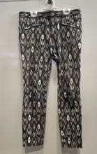 Load image into Gallery viewer, Gap Womens Gray Belt Loops Back Pockets Straight Leg Chino Pants Size 6R

