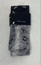 Load image into Gallery viewer, Bill Robinson Mens Gray Paisley Print Hanky Cufflinks And Tie Bar Set

