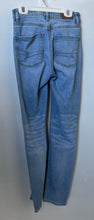 Load image into Gallery viewer, American Eagle Womens Light Blue Distressed Straight Leg Jeans Size 000
