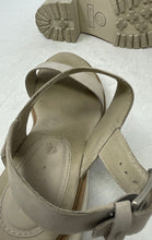 Load image into Gallery viewer, Timberland Womens Violet Marsh Beige 2-Band Platform Slingback Sandals Size 8
