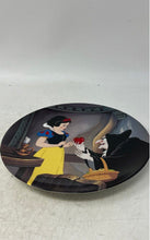 Load image into Gallery viewer, Knowles Walt Disney Snow White The Poison Apple Decorative Collector Plate
