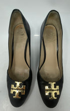 Load image into Gallery viewer, Authentic Tory Burch Womens Raleigh Black Wedge Pump Heels Size 8M Damaged
