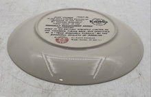 Load image into Gallery viewer, Set Of 2 Pcs Assorted Collector Plates With Certificates Of Authenticity
