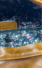 Load image into Gallery viewer, Mudd Womens Brown Beige Leather Inner Pockets Adjustable Strap Crossbody Bag

