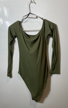 Load image into Gallery viewer, Forever 21 Womens Green Ribbed Long Sleeve Scoop Neck One-Piece Bodysuit Size S
