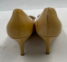 Load image into Gallery viewer, Authentic Salvatore Ferragamo Womens Beige Stiletto Pump Heels Size 6 Damaged
