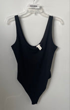 Load image into Gallery viewer, H&amp;M Womens Black Crinkled Stretch Sleeveless Scoop Neck One-Piece Bodysuit Sz XS
