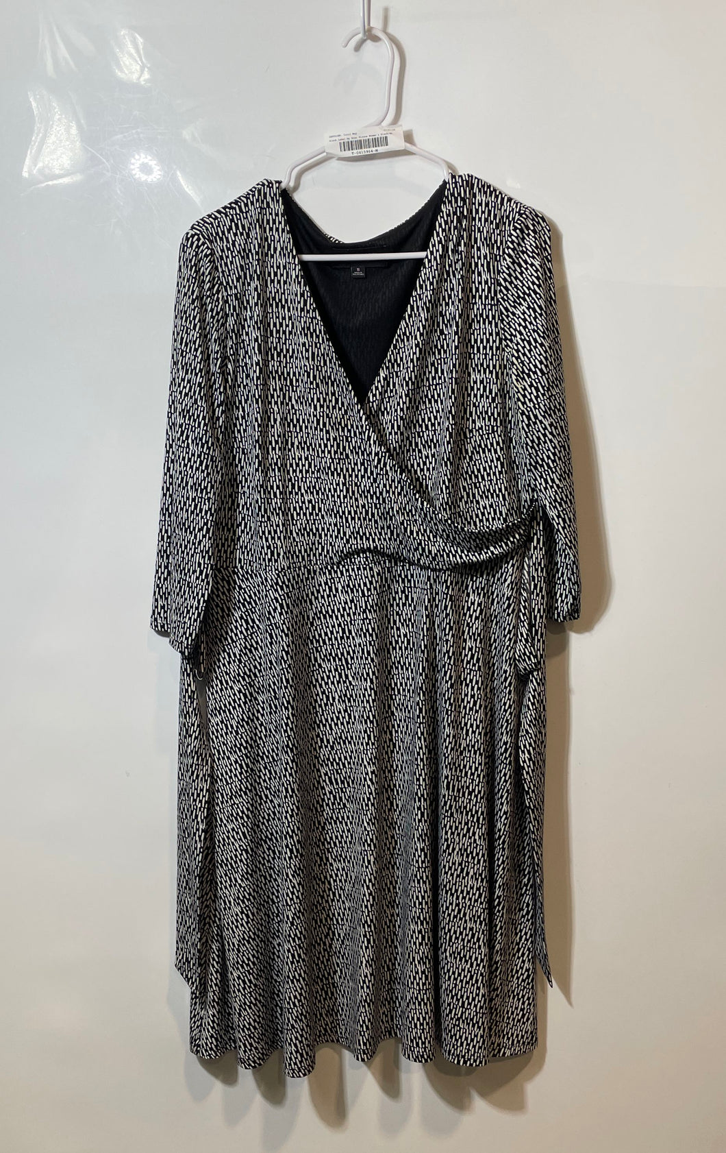 Black Label By Evan Picone Womens Black White Geometric Fit & Flare Dr – The Goodwill Box