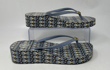 Load image into Gallery viewer, Authentic Tory Burch Womens Blue Printed Wedge Flip Flop Sandals Size 7 Worn

