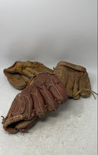 Load image into Gallery viewer, Lot Of 3 Pcs Unisex Brown Right-Handed Throw Design Baseball Glove
