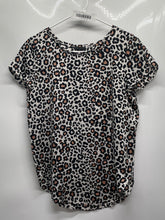 Load image into Gallery viewer, Ann Taylor Womens Multicolor Animal Print Short Sleeve Pullover Blouse Top Sz XS
