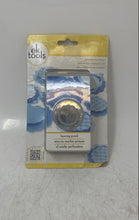 Load image into Gallery viewer, Ek Tools Scallop Circle Design Easy-To-Use Paper Layering Punch Machine
