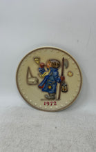 Load image into Gallery viewer, Goebel M.J Hummel Boy Bugle 2nd Annual Edition 1972 Porcelain Collector Plate
