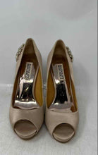 Load image into Gallery viewer, Badgley Mischka Womens Kiara Beige Embellished Stiletto Pump Heels Size 6

