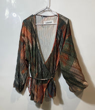Load image into Gallery viewer, Zara Womens Multicolor Abstract Print Pleated Long Sleeve Kimono Blouse Size M
