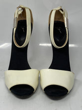 Load image into Gallery viewer, Authentic Giuseppe Zanotti Womens Black Cream Ankle Strap Heels Size 39 Damaged
