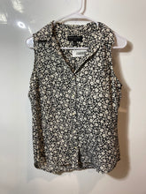 Load image into Gallery viewer, Banana Republic Womens White Black Floral Classic Fit Button-Up Shirt Size XS
