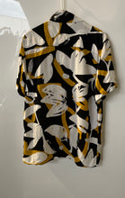 Load image into Gallery viewer, Zara Mens Multicolor Abstract Regular Fit Short Sleeve Button-Up Shirt Size L
