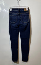 Load image into Gallery viewer, American Eagle Outfitters Womens Blue Dark Wash Denim Skinny Leg Jeans Size 00
