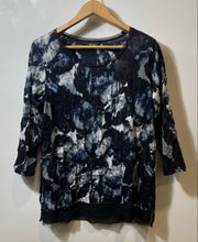 Load image into Gallery viewer, Authentic Simply Vera Vera Wang Womens Black Blue Printed Blouse Top Size S
