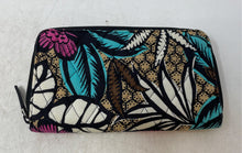 Load image into Gallery viewer, Vera Bradley Womens Multicolor Floral Quilted Inner Divider Zip-Around Wallet
