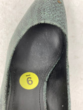 Load image into Gallery viewer, DKNY Womens Lexi Green Two Tone Snake Print Pointed Toe High Pump Heels Size 9
