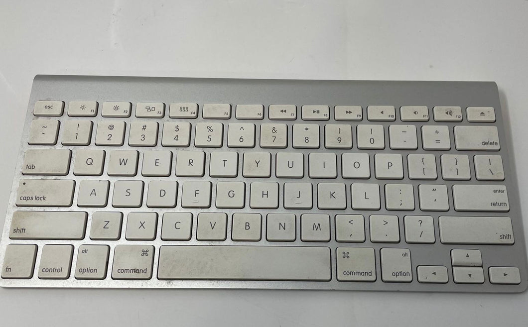 Apple A1314 White Magic Computer Wireless Slim Keyboard Not Tested