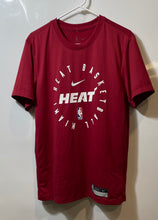 Load image into Gallery viewer, The Nike Mens Red NBA Miami Heat Basketball Sports Dri-Fit T-Shirt Size S
