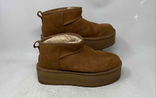 Load image into Gallery viewer, UGG Womens Brown Suede Round Toe Platform Heel Pull-On Snow Boots Size 9
