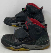 Load image into Gallery viewer, Authentic Nike Mens Jordan Son of Mars Black Red Sneaker Shoes Size 11.5 Damaged
