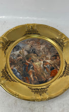 Load image into Gallery viewer, Winterling Ingresso Di Enrico IV A Parigi Gold Trim Collector Plates
