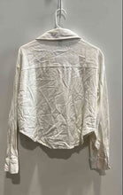 Load image into Gallery viewer, Forever 21 Womens White Long Sleeve Pockets Collared Cropped Denim Jacket Size S
